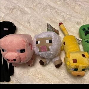 Minecraft baby stuffed animal set. Gently used, Excellent condition.